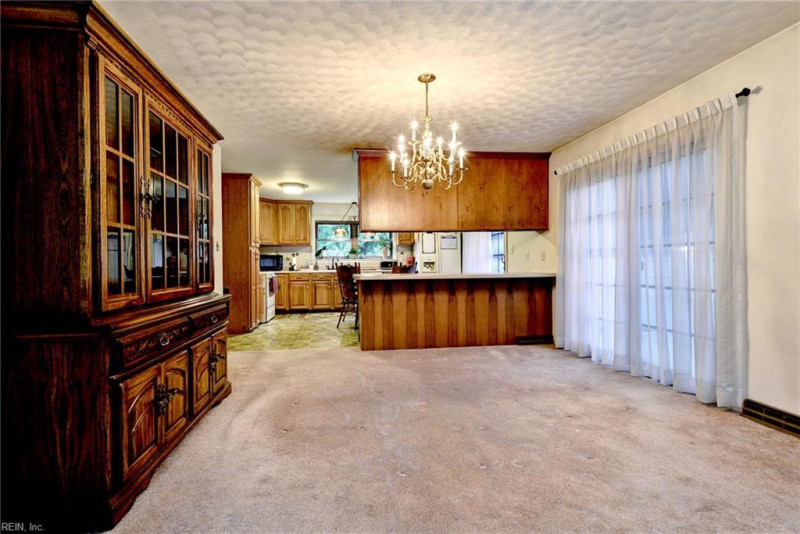 Photo 10 of 40 residential for sale in York County virginia