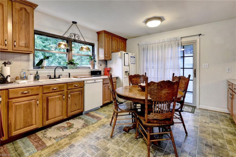 Photo 12 of 40 residential for sale in York County virginia