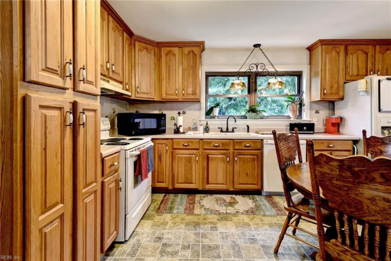 Photo 13 of 40 residential for sale in York County virginia