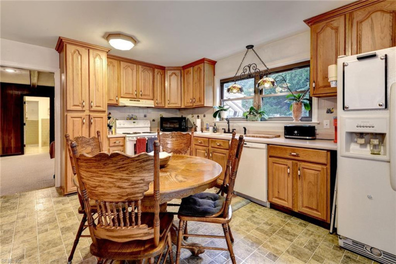 Photo 14 of 40 residential for sale in York County virginia