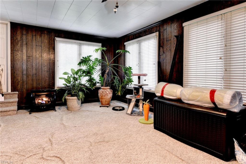 Photo 19 of 40 residential for sale in York County virginia