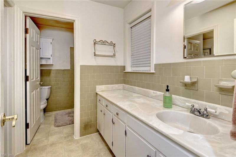 Photo 22 of 40 residential for sale in York County virginia