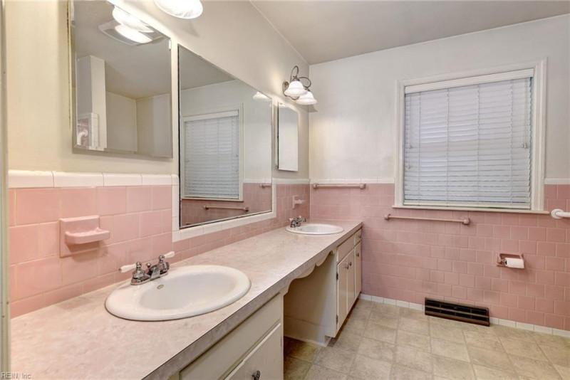 Photo 26 of 40 residential for sale in York County virginia