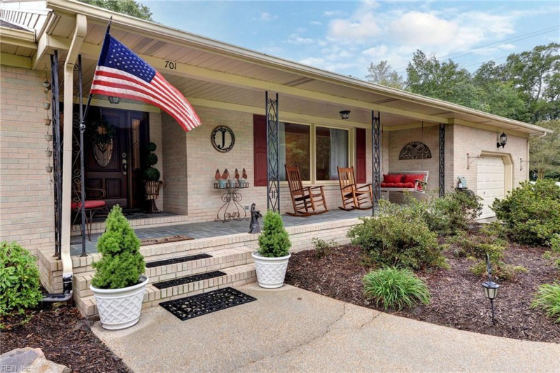Photo 3 of 40 residential for sale in York County virginia