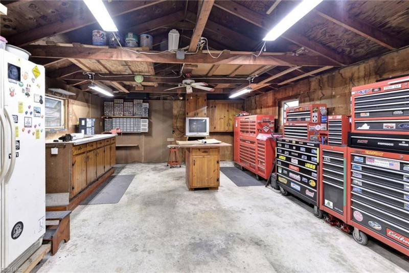 Photo 36 of 40 residential for sale in York County virginia