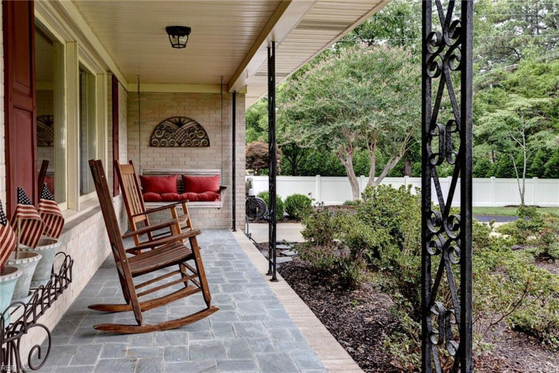 Photo 4 of 40 residential for sale in York County virginia