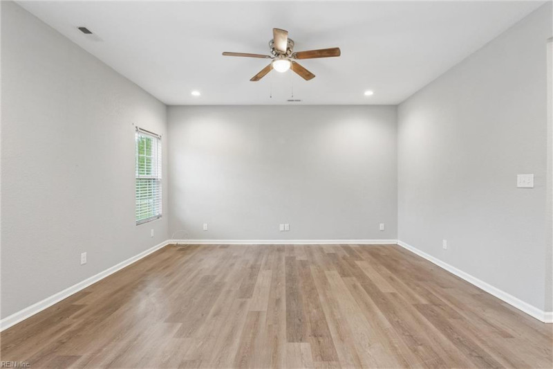 Photo 4 of 48 residential for sale in Suffolk virginia