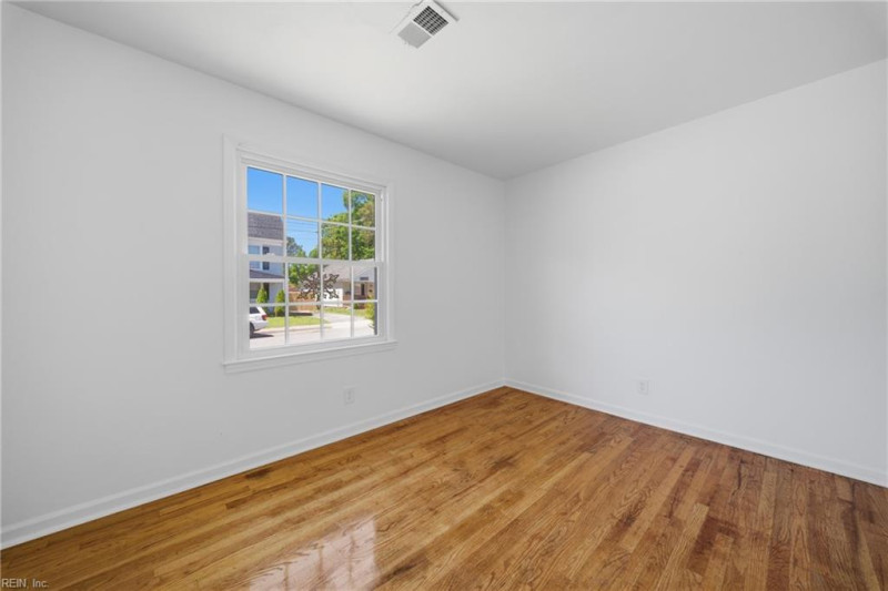 Photo 15 of 28 residential for sale in Franklin virginia