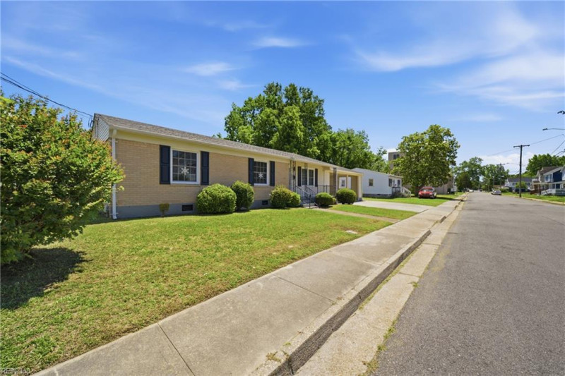 Photo 2 of 28 residential for sale in Franklin virginia