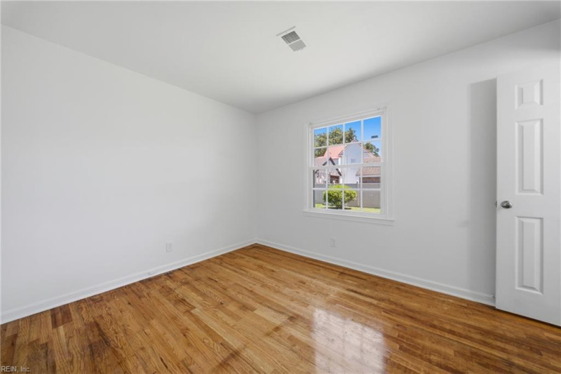 Photo 20 of 28 residential for sale in Franklin virginia