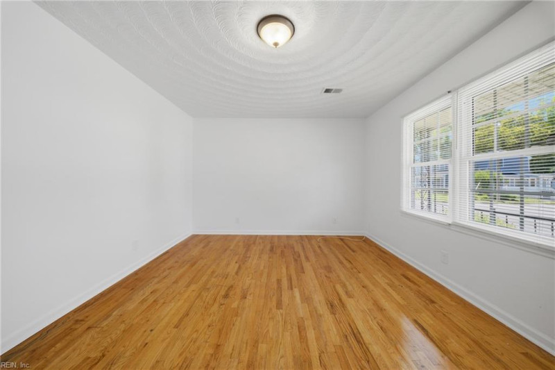 Photo 6 of 28 residential for sale in Franklin virginia