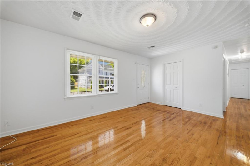 Photo 8 of 28 residential for sale in Franklin virginia