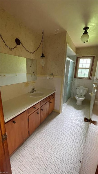 Photo 12 of 49 residential for sale in Chesapeake virginia