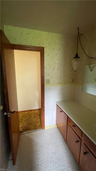 Photo 14 of 49 residential for sale in Chesapeake virginia