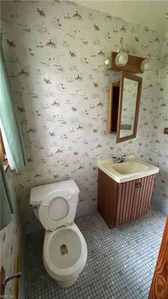 Photo 20 of 49 residential for sale in Chesapeake virginia