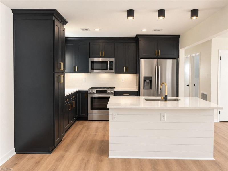 Photo 7 of 19 residential for sale in Virginia Beach virginia