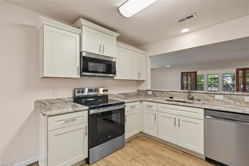Photo 18 of 37 residential for sale in Chesapeake virginia