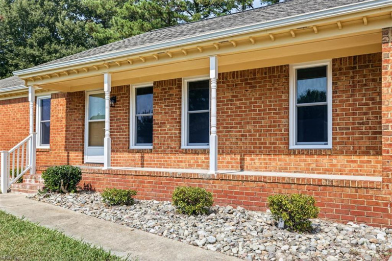 Photo 3 of 37 residential for sale in Chesapeake virginia