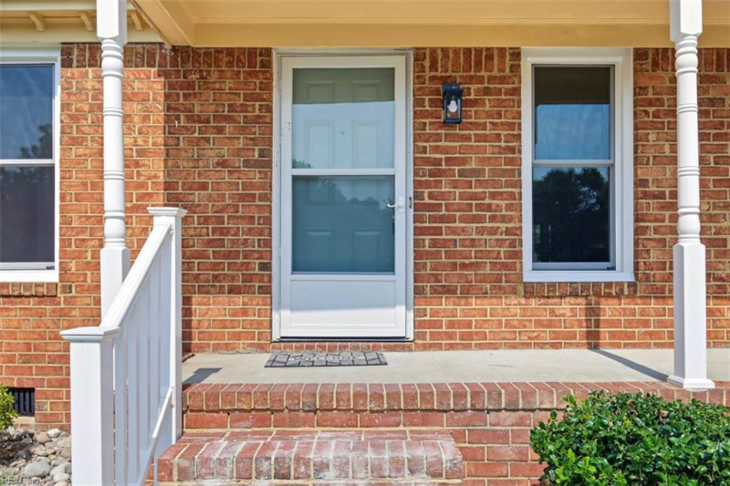 Photo 4 of 37 residential for sale in Chesapeake virginia