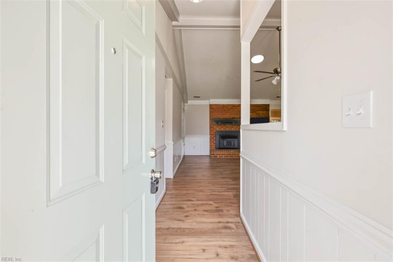Photo 5 of 37 residential for sale in Chesapeake virginia