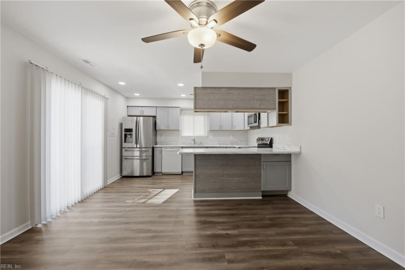 Photo 11 of 30 residential for sale in Virginia Beach virginia