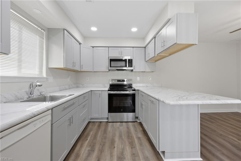 Photo 14 of 30 residential for sale in Virginia Beach virginia