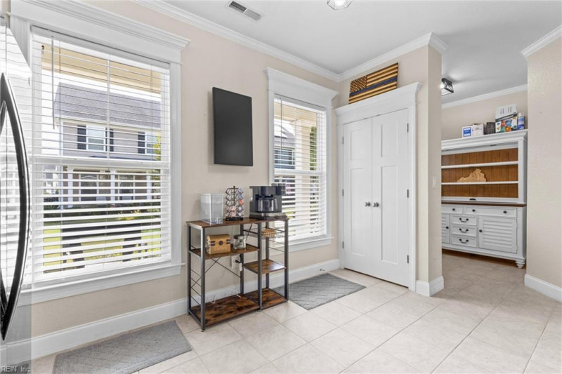Photo 4 of 21 residential for sale in Chesapeake virginia