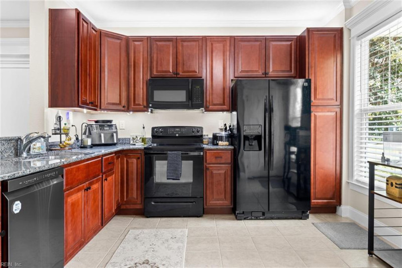 Photo 5 of 21 residential for sale in Chesapeake virginia