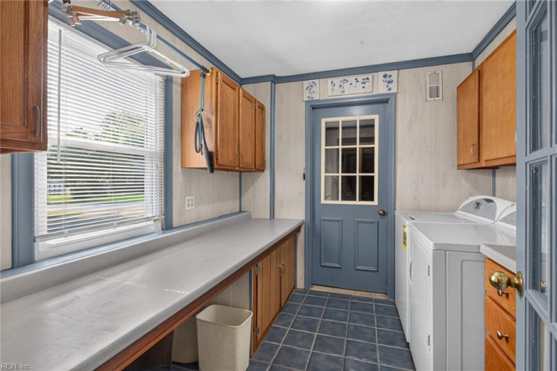 Photo 17 of 36 residential for sale in Suffolk virginia