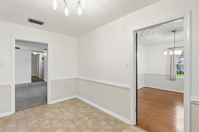 Photo 14 of 36 residential for sale in Chesapeake virginia