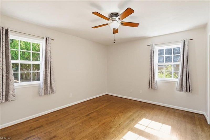 Photo 17 of 36 residential for sale in Chesapeake virginia