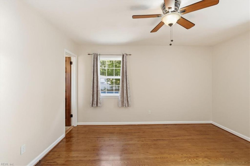 Photo 20 of 36 residential for sale in Chesapeake virginia