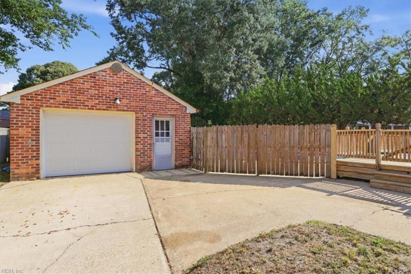 Photo 27 of 36 residential for sale in Chesapeake virginia