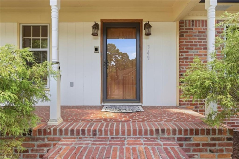 Photo 3 of 36 residential for sale in Chesapeake virginia