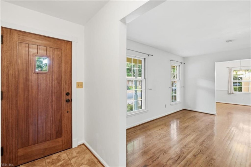 Photo 8 of 36 residential for sale in Chesapeake virginia