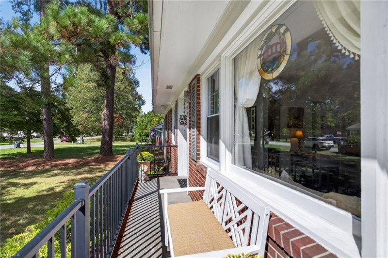 Photo 2 of 46 residential for sale in Isle of Wight County virginia