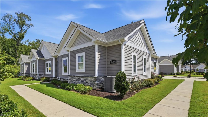 Photo 3 of 24 residential for sale in Suffolk virginia