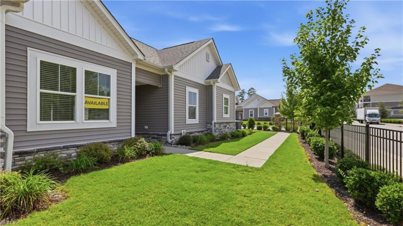 Photo 4 of 24 residential for sale in Suffolk virginia