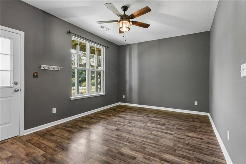 Photo 4 of 50 residential for sale in James City County virginia