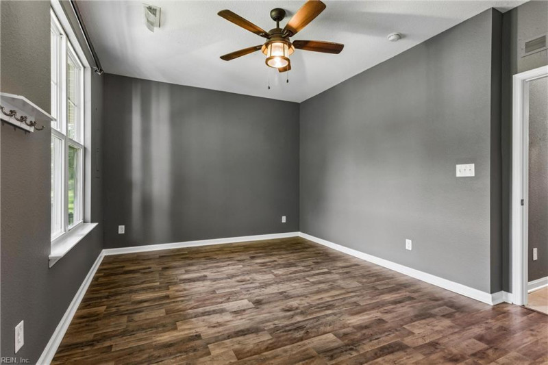 Photo 5 of 50 residential for sale in James City County virginia