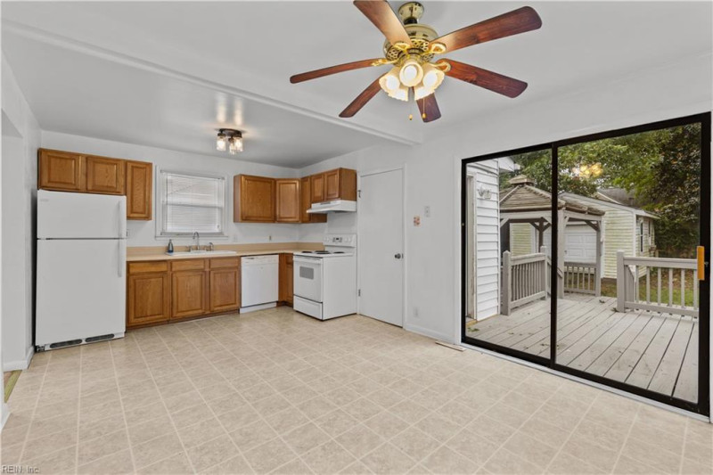 Photo 10 of 31 residential for sale in Portsmouth virginia