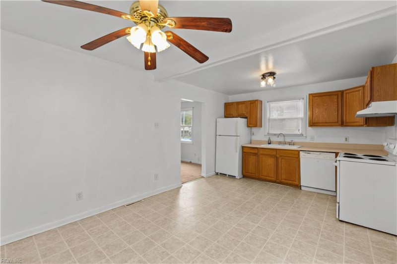 Photo 11 of 31 residential for sale in Portsmouth virginia