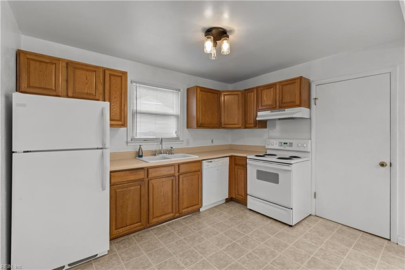 Photo 13 of 31 residential for sale in Portsmouth virginia
