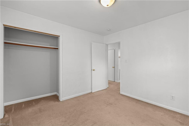 Photo 18 of 31 residential for sale in Portsmouth virginia