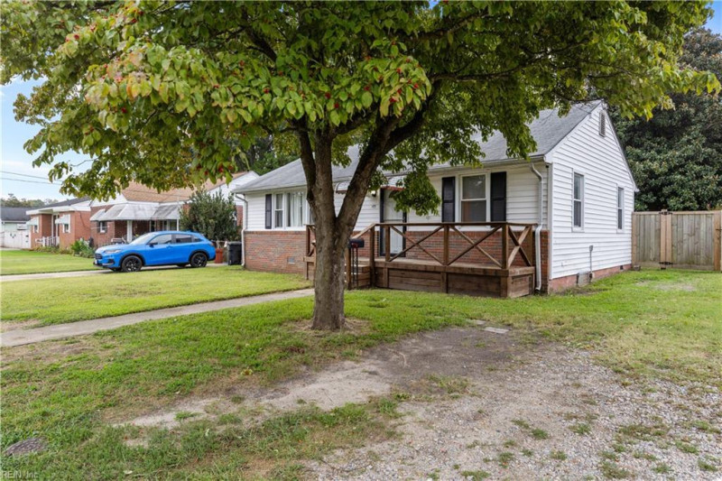 Photo 3 of 31 residential for sale in Portsmouth virginia