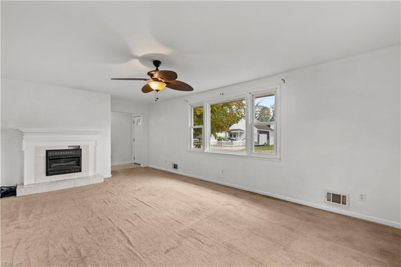 Photo 8 of 31 residential for sale in Portsmouth virginia