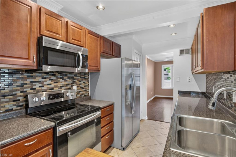 Photo 11 of 36 residential for sale in Virginia Beach virginia