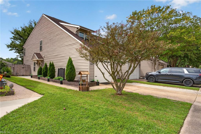Photo 2 of 36 residential for sale in Virginia Beach virginia