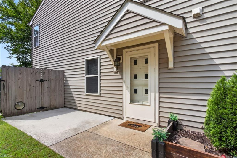 Photo 3 of 36 residential for sale in Virginia Beach virginia