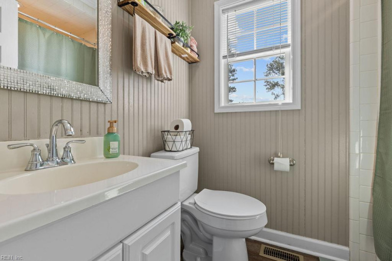 Photo 12 of 33 residential for sale in Southampton County virginia